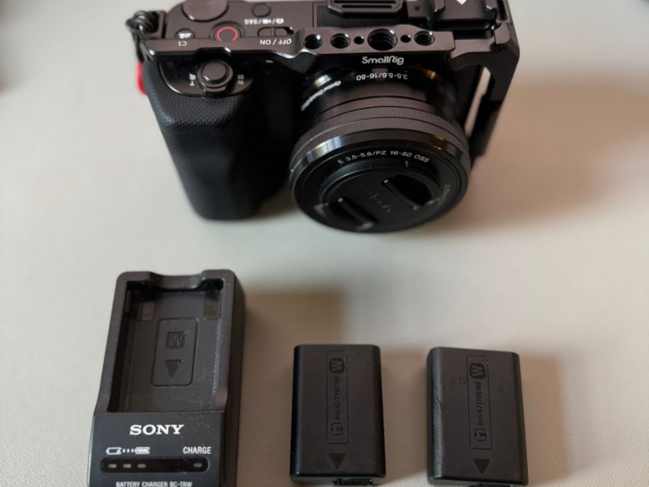 Sony zv-e10 with smallrig attachment & kit lens for rent