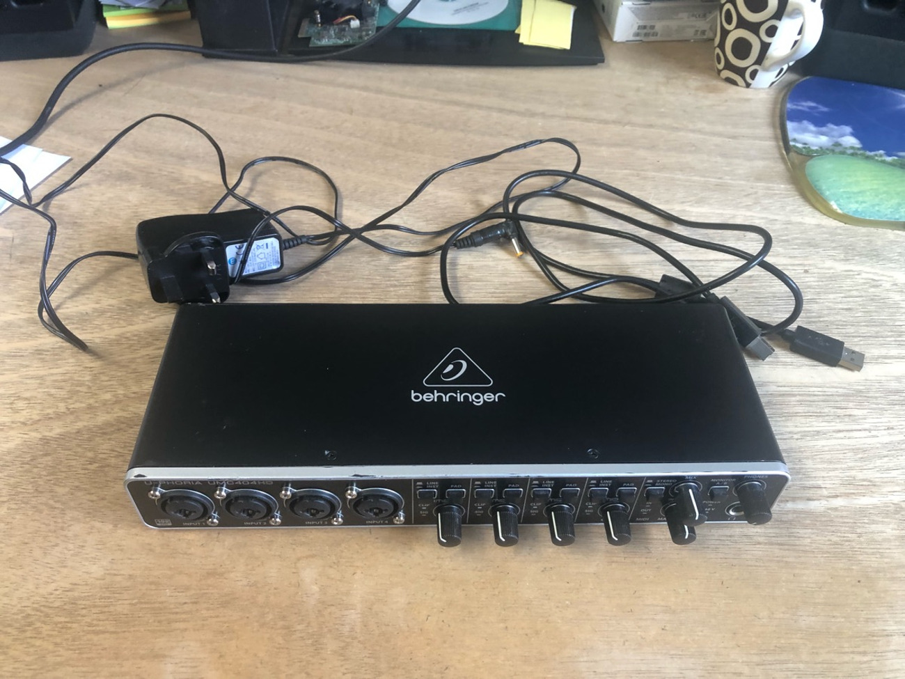 Sound card/ mixer behringer u-phoria umc404hd