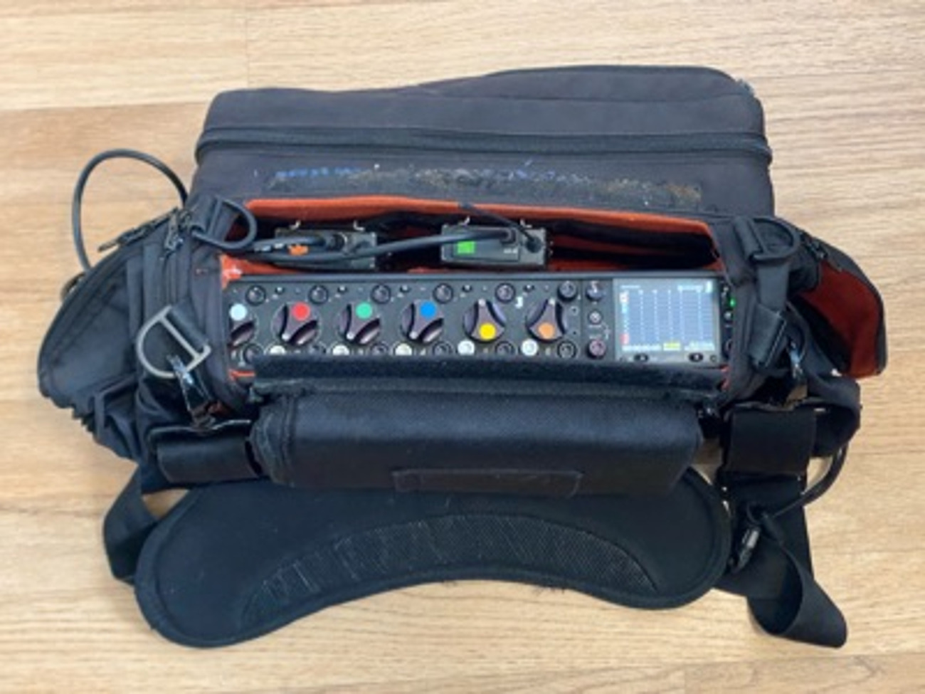 Sound devices 664 6-track mixer/recorder + accessories