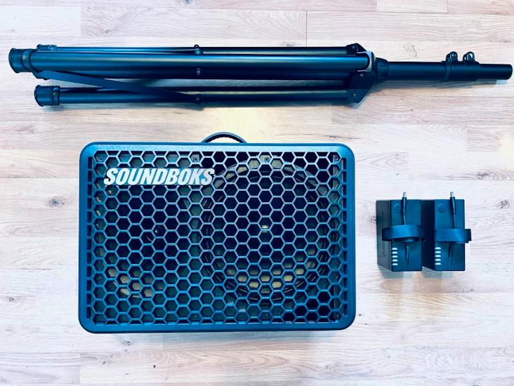Soundboks go - 1x wireless speaker 2x batteries 1x stand