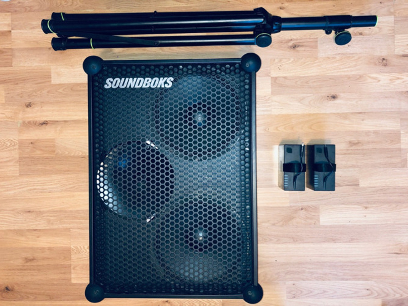Soundboks 3 - 1x wireless pa speakers 1x stand 2x batteries