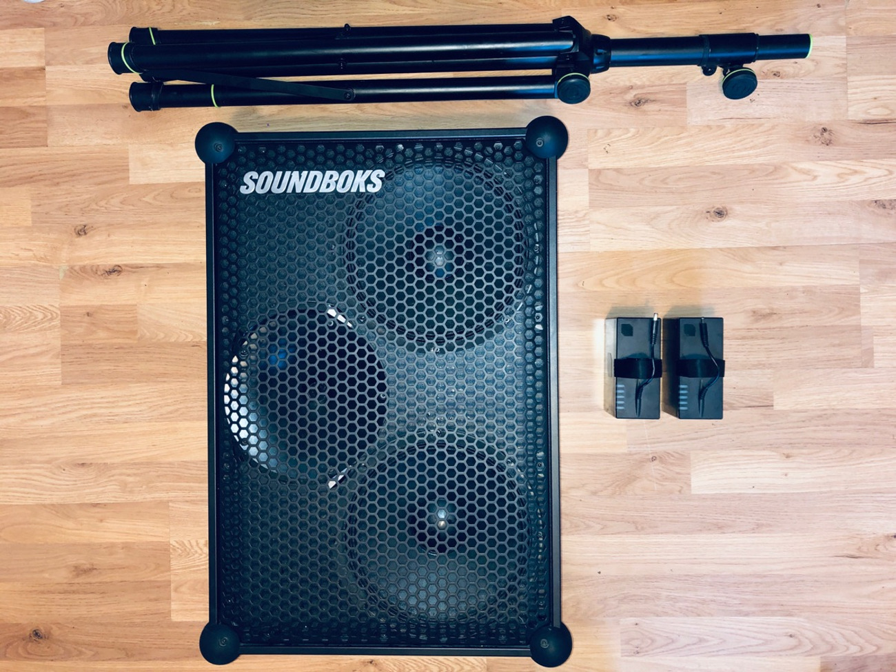 Speaker & stand & extra battery - soundboks 3 - 1x wireless pa speakers 1x stand 2x batteries