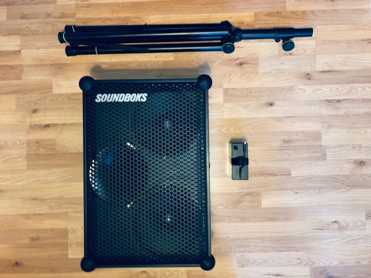 Soundboks 3 - 1x wireless pa speaker 1x stand 1x battery