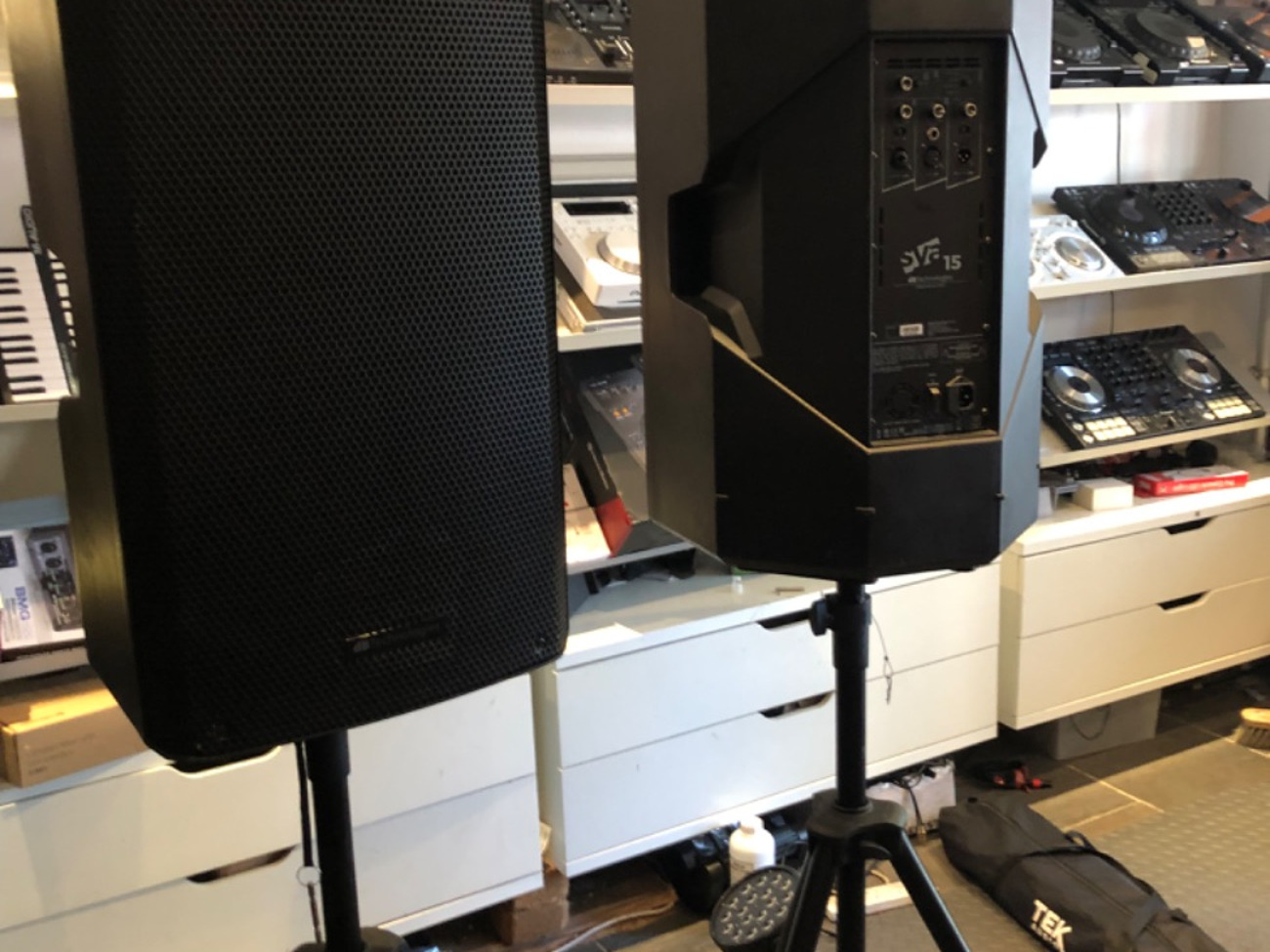 Speaker hire dj booth