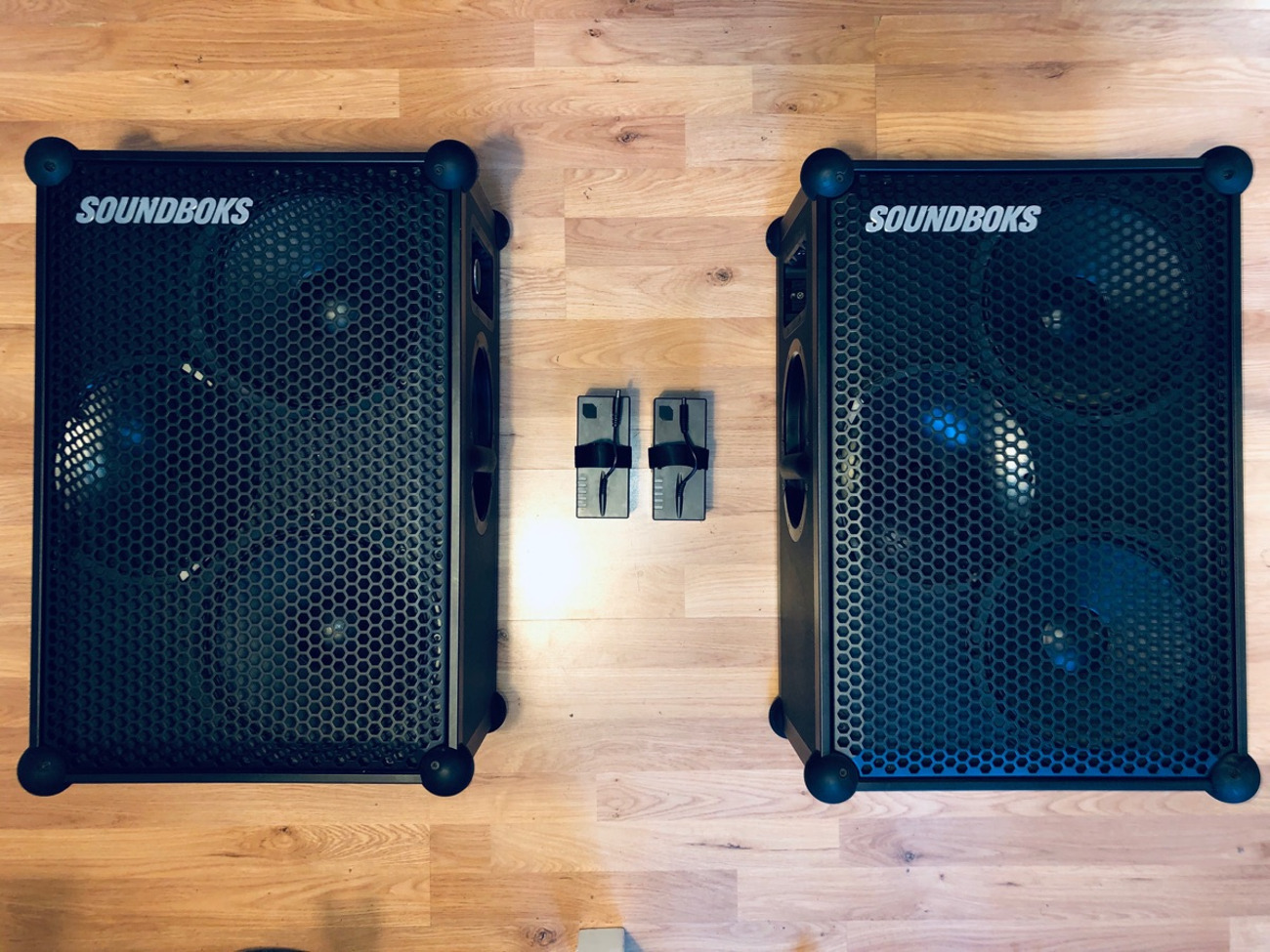 Speakers - soundboks 3 - 2x wireless pa speakers 2x batteries