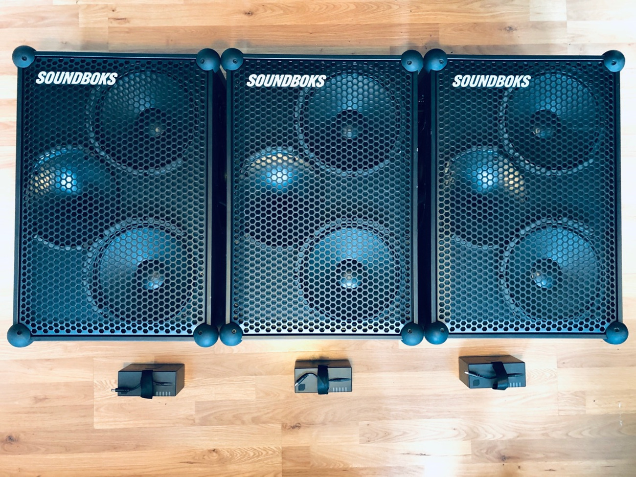 Speakers - soundboks 3 - 3x wireless pa speakers 3x batteries