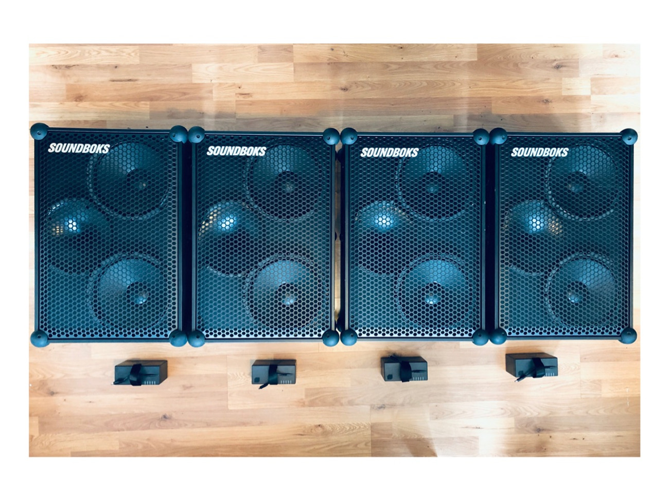 Speakers - soundboks 3 - 4x wireless pa speakers 4x batteries