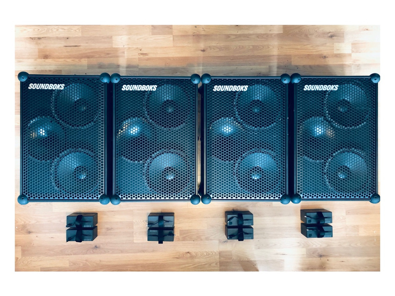 Speakers & extra batteries - soundboks 3 - 4x wireless pa speakers 8x batteries