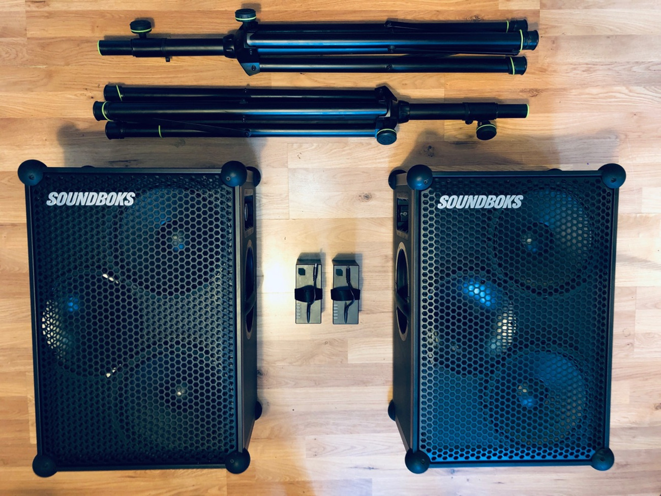 Speakers & stands - soundboks 3 - 2x wireless pa speakers 2x stands 2x batteries