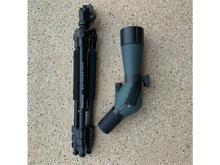 Spotting scope with tripod