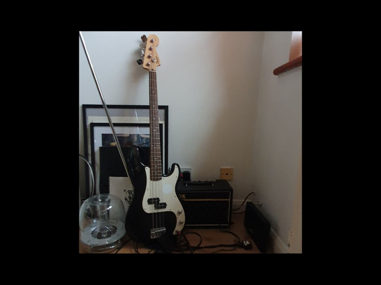 Squier bass + amp