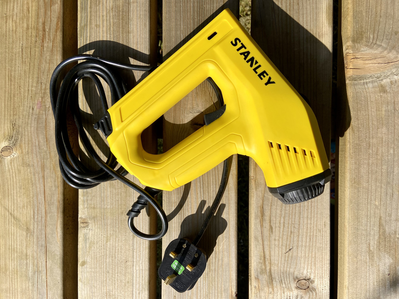 Stanley heavy-duty electric staple and nail gun