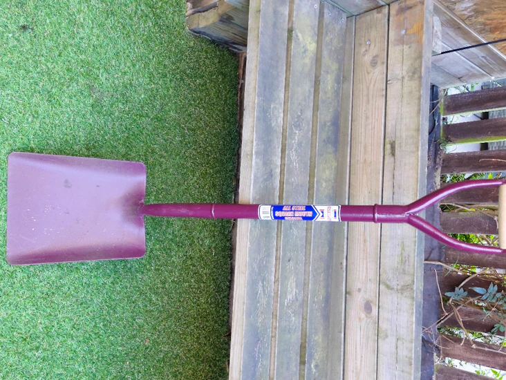 Steel garden shovel