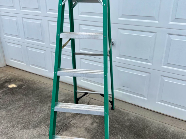 Werner fs206 6-ft fiberglass type 2-225-lb load capacity step ladder