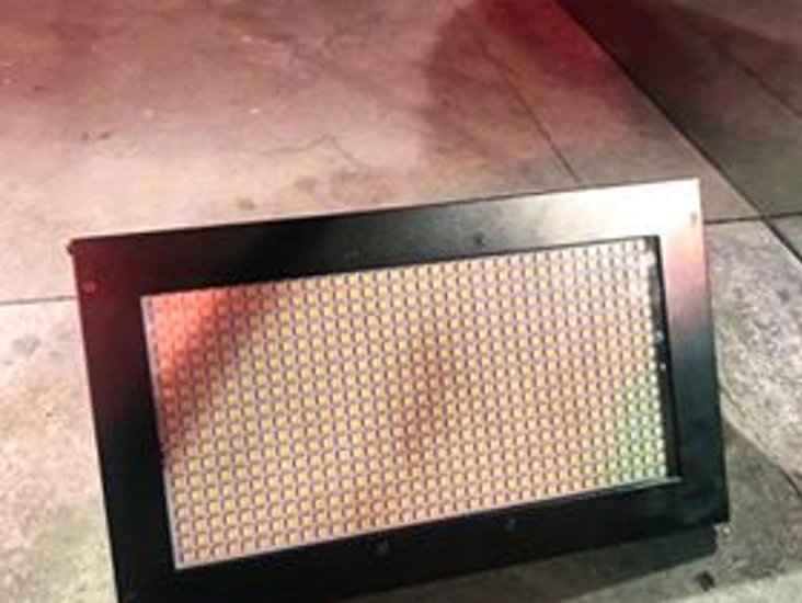 Strobe light ( thunderwash 600rgb led)