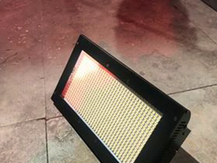 Strobe light ( thunderwash w led)