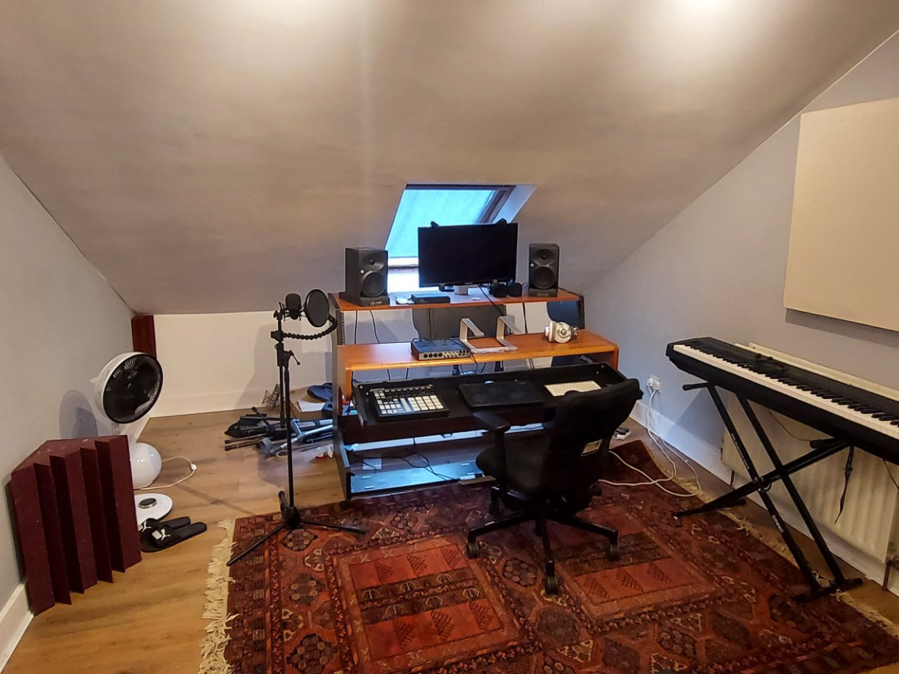 Studio/production room for rent in the heart of brixton