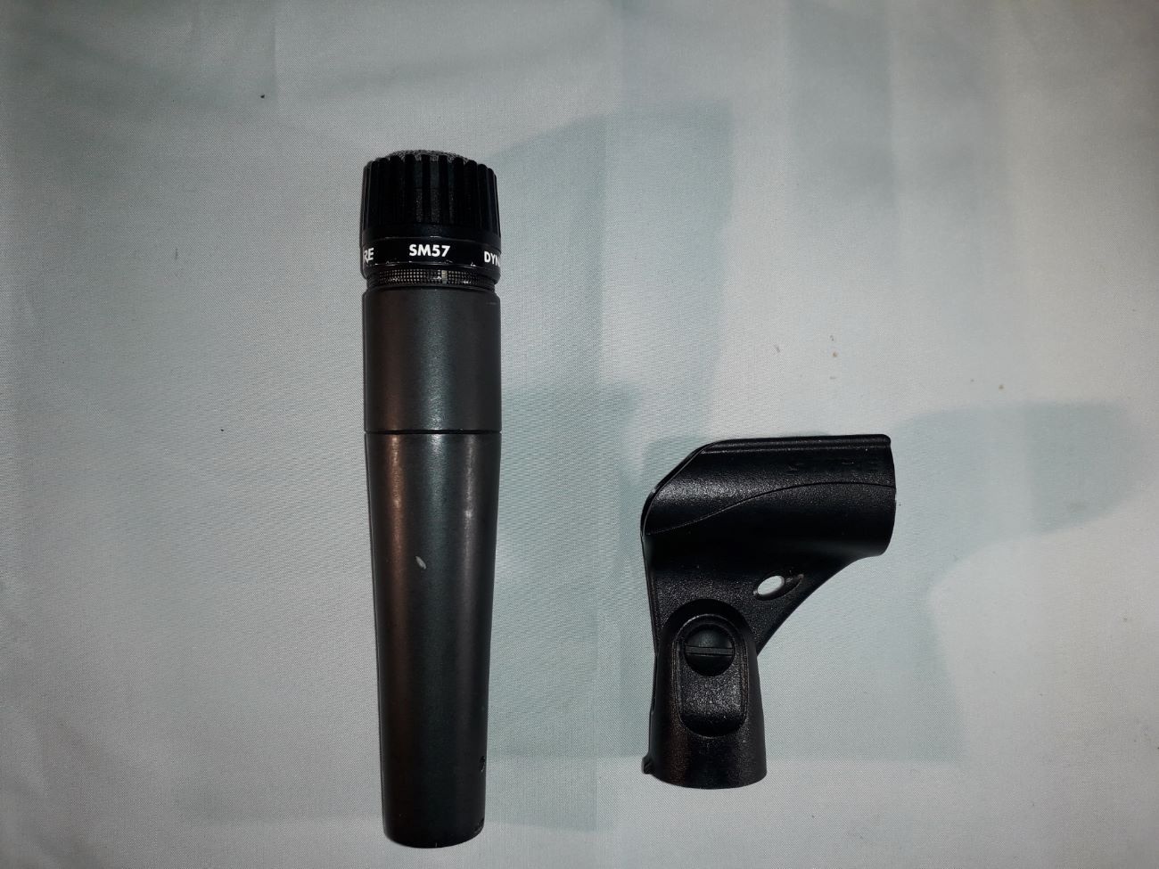 Sure sm57 microphone