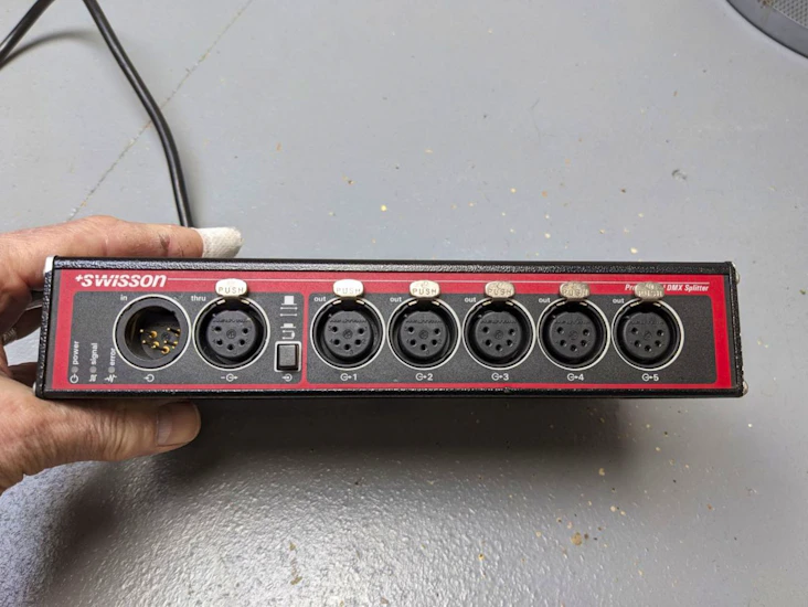 Swisson xsp 5b dmx splitter box