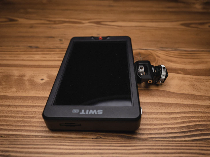 Swit cm-s75f 7" high bright sdi monitor