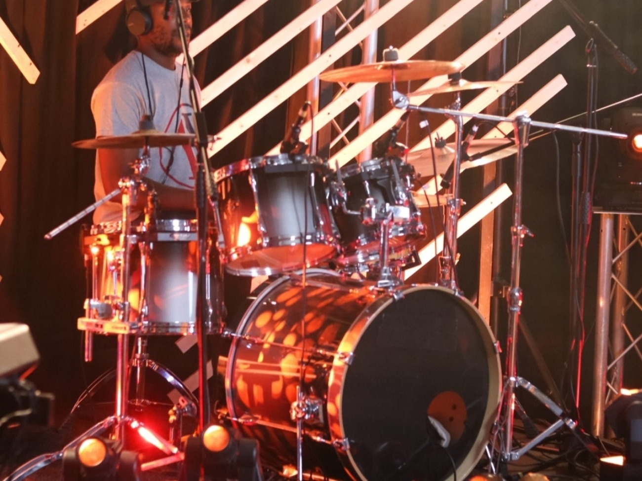 Tama 5 piece full drum set with cymbals