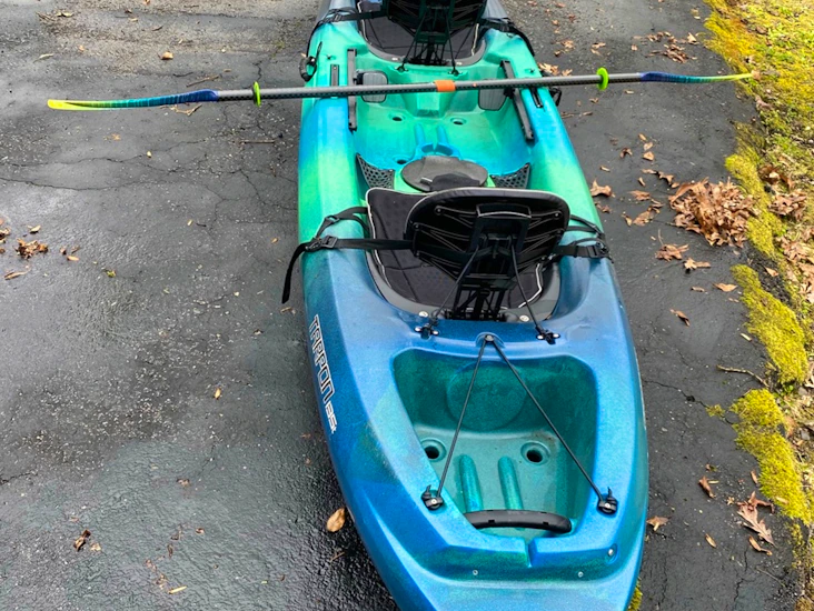 Tandem kayak with paddles + lifejackets
