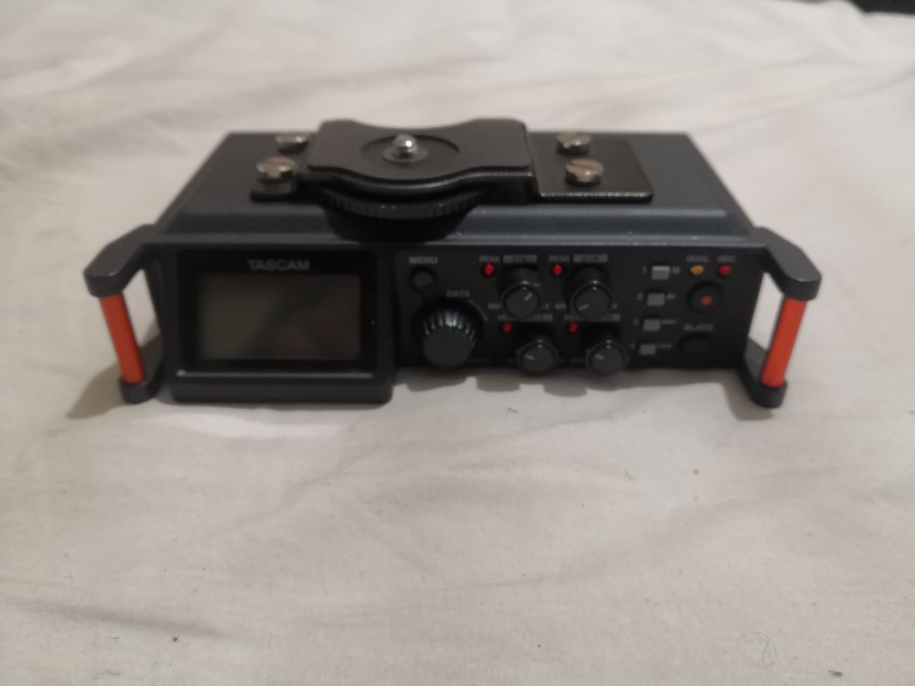 Tascam dr-70d + xlr cable + headphones + portable charger