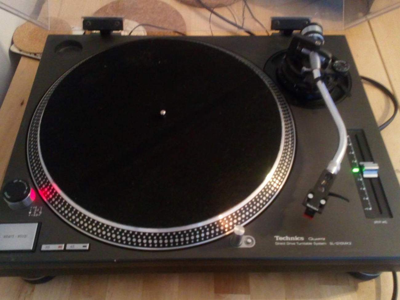 Technics 1210 mk2 turntable