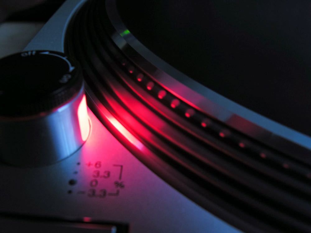 Technics sl 1200 mk2 vinyl turntable