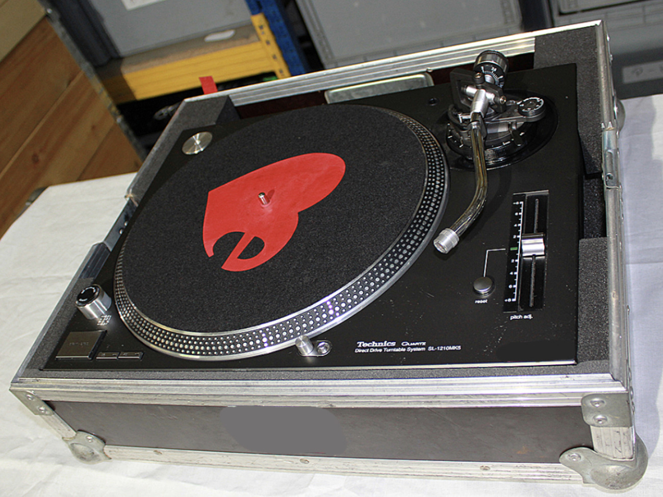 Decks  + mixer technics sl-1210 mk5 turntables with pioneer djm-750mk2 mixer