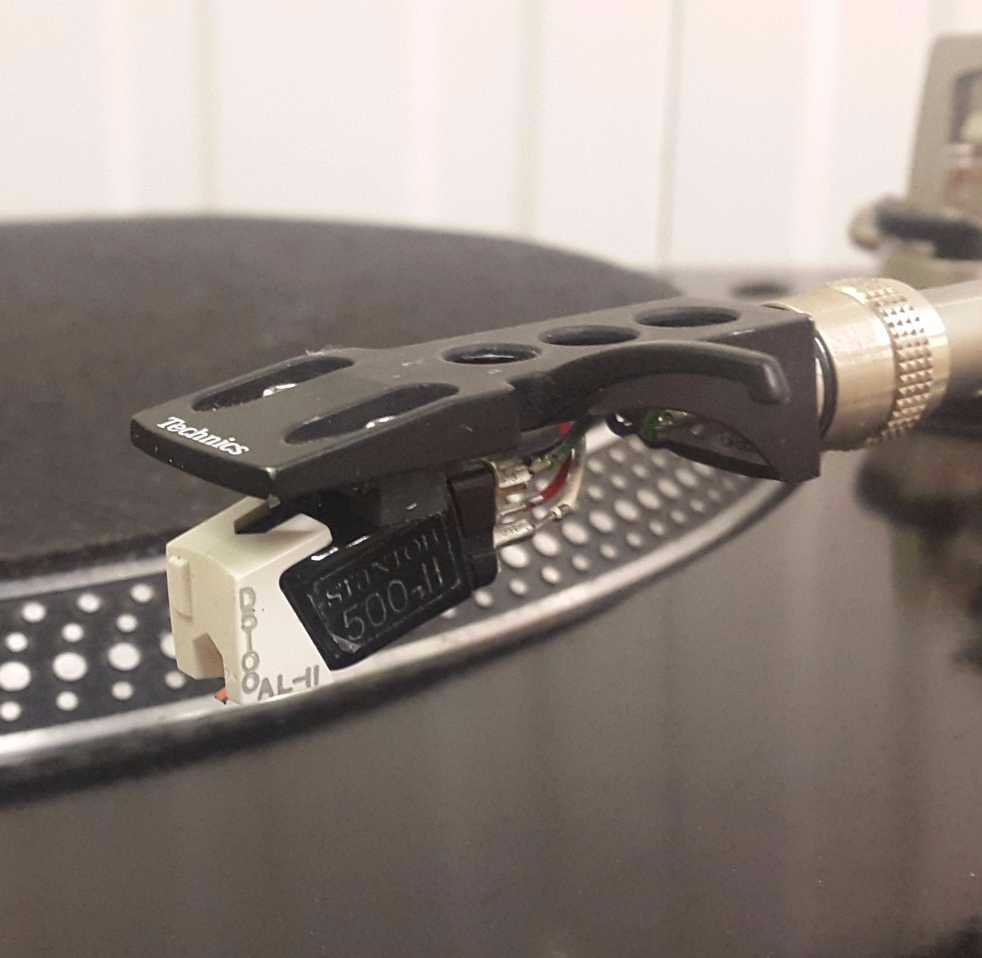 Technics sl1210 vinyl turntables ( pair )