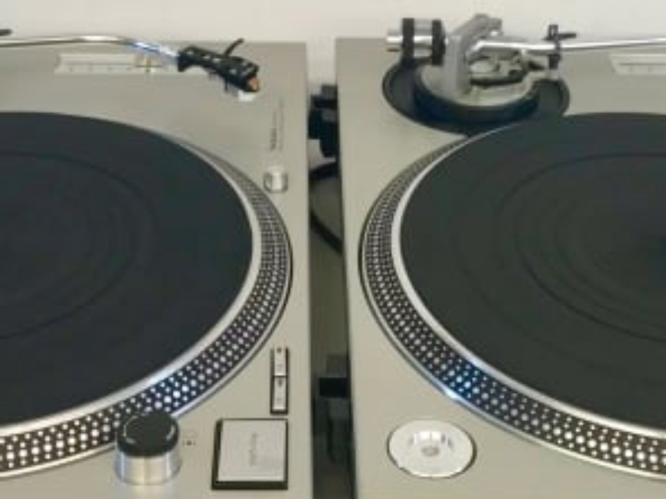Technics.1200 pair with cartridge and needle 