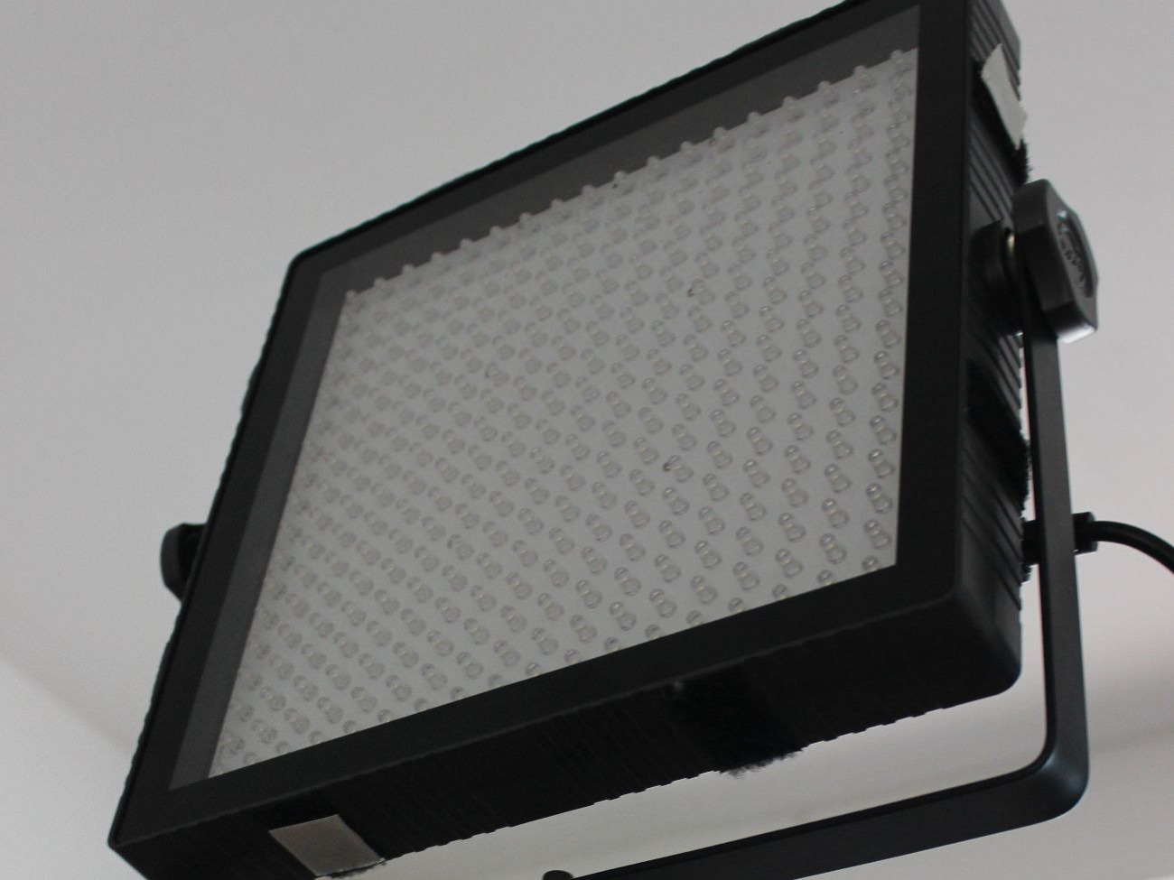 Tekpro felloni led light panel with stand