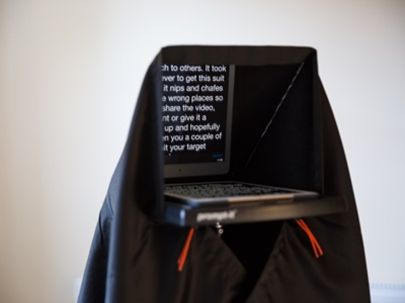 Teleprompter with ipad and light stand