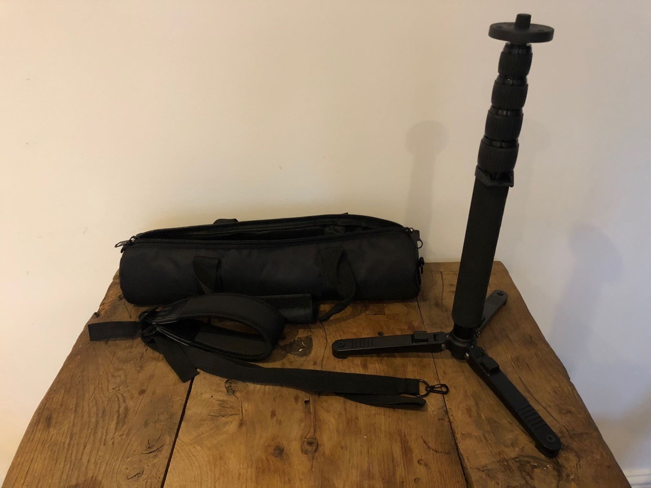 Telescopic monopod with tripod base