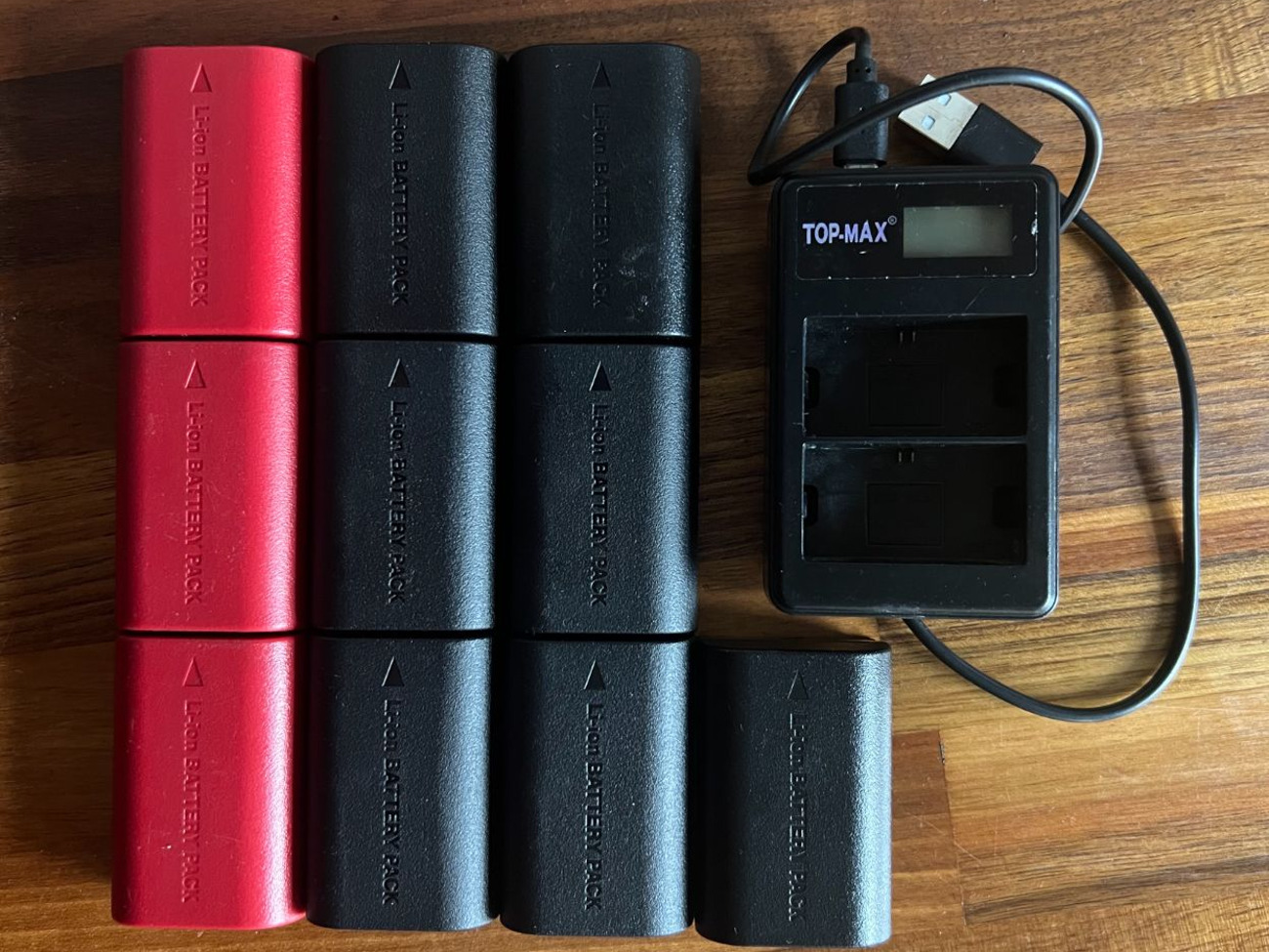 Ten lp e6 batteries + charger.