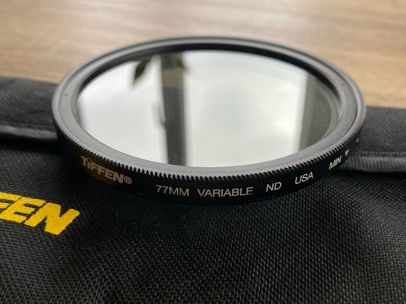 Tiffen 77mm variable nd filter + pouch and lens cloth