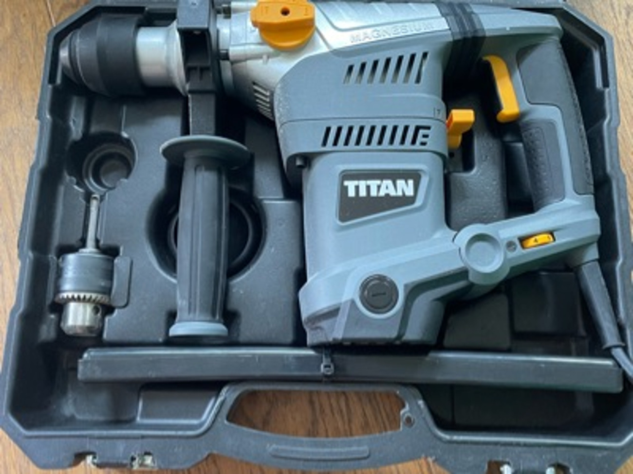 Titan electric drill + accessories