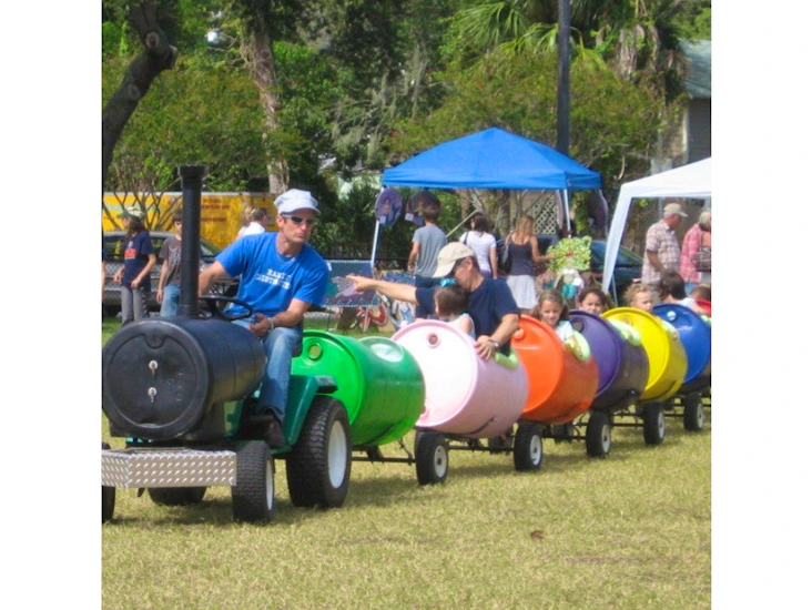 Trackless train