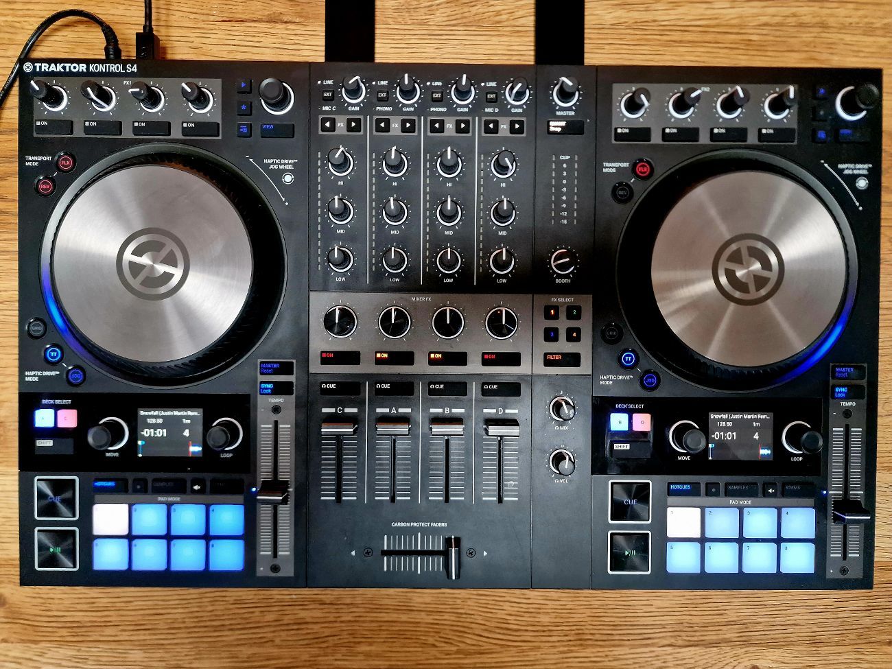 Rent Traktor Kontrol S4 Mk3 - DJ Controller from Oliver G