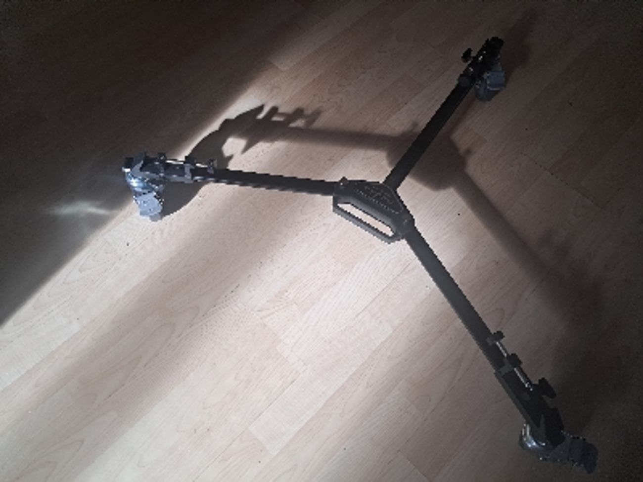 Tripod dolly