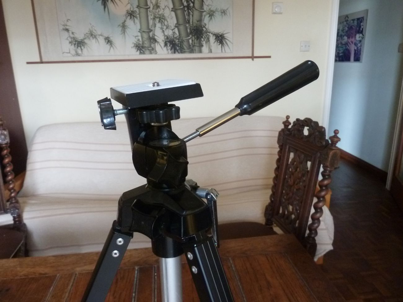 Tripod metal full-size, stable photo video 