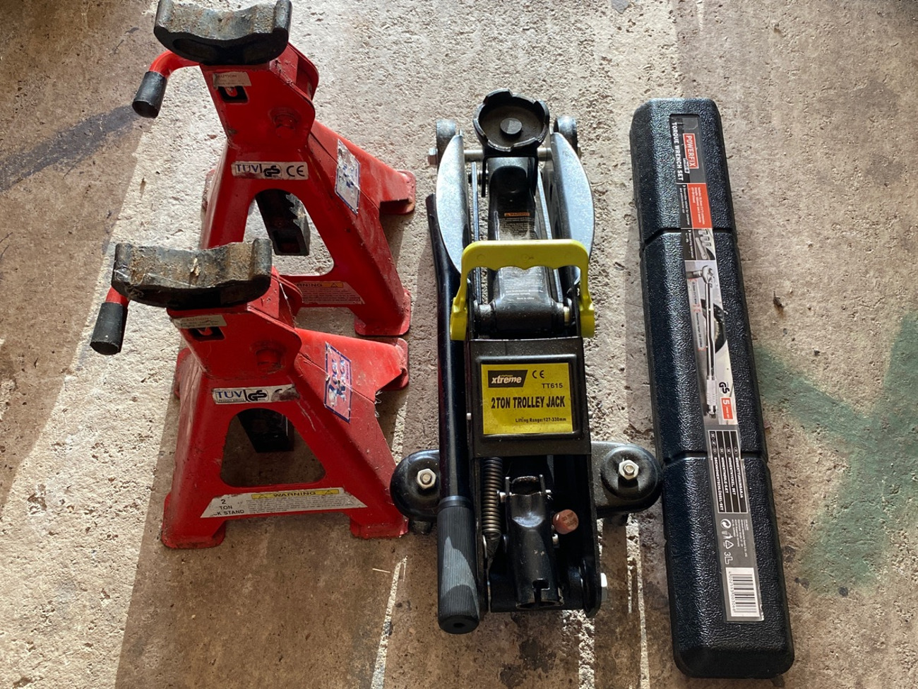 Trolley jack, torque wrench & 2x jacks