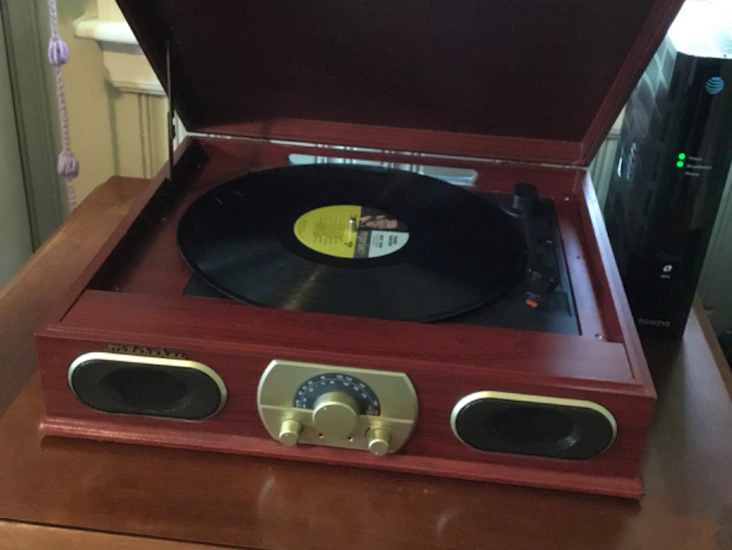Turntable, record player with radio