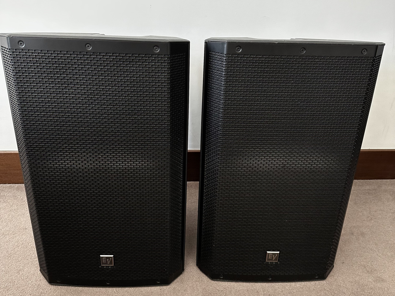 Two speakers electro-voice zlx-15p 15 inch