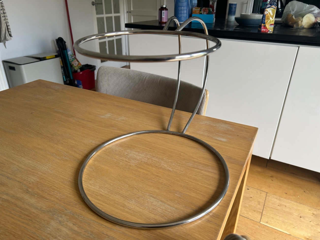Two tier c shape cake stand 