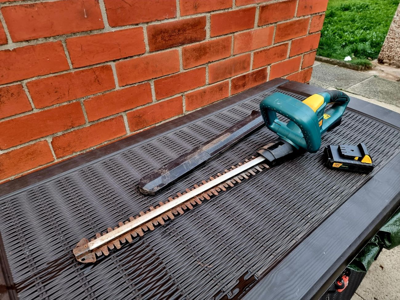 Urceri cordless hedge trimmer