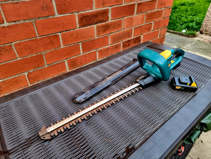 Urceri cordless hedge trimmer