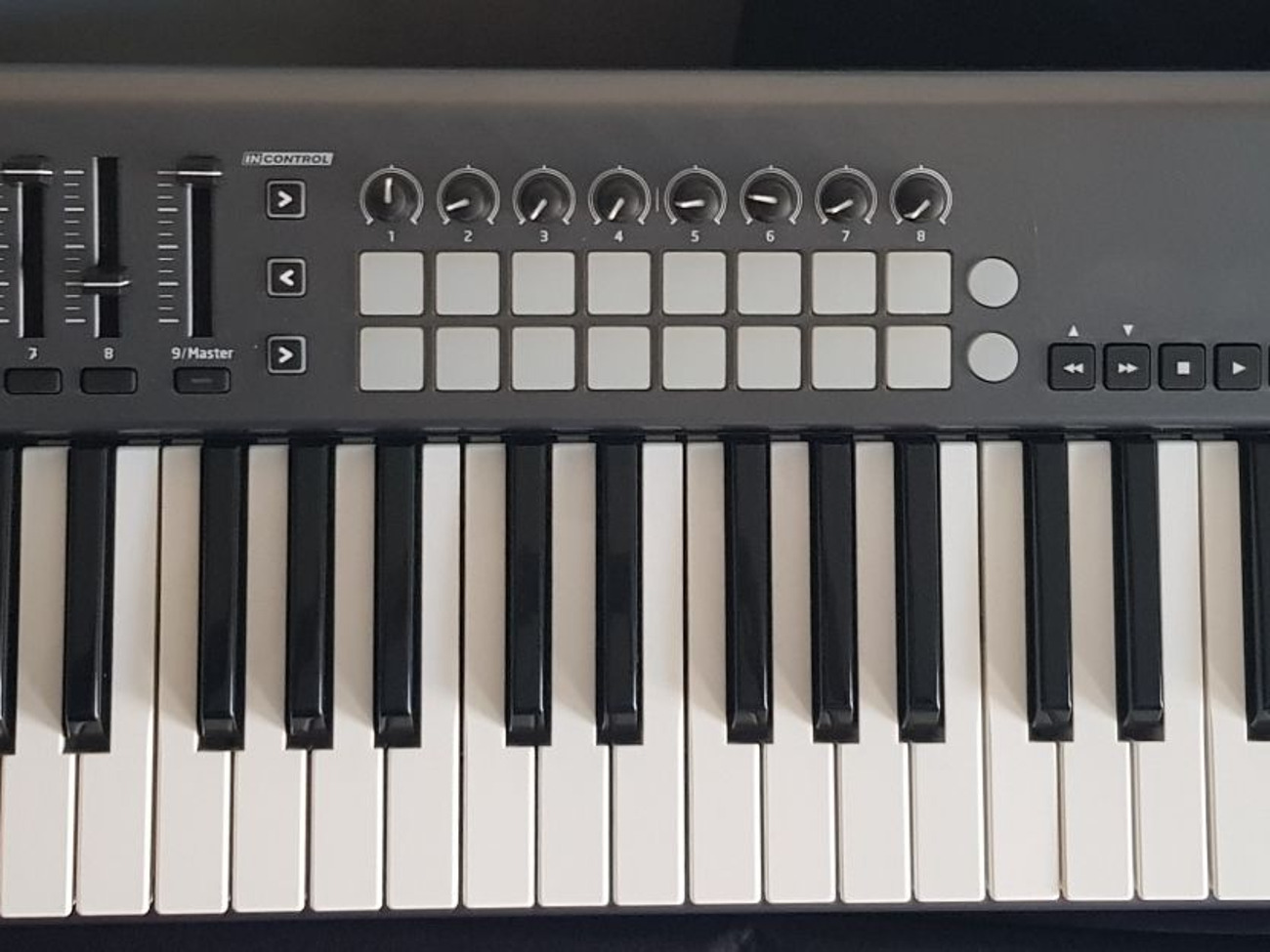 Usb / midi keyboard & controller - novation launchkey 61