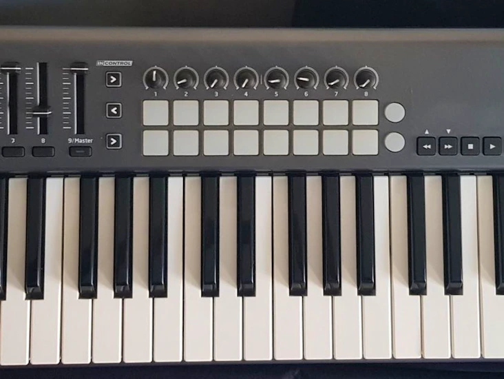 Usb / midi keyboard & controller - novation launchkey 61
